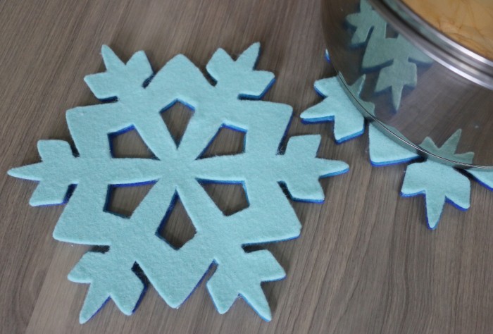 How to Make a Felt Ombre Snowflake Trivet for the Dinner Table